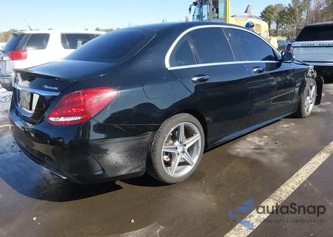 2016 Mercedes-Benz C 300 Sport 4Matic z USA, uszkodzony, nr VIN 55SWF4KBXGU160962